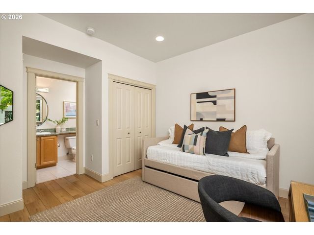 1526 Nw 24TH Ave, Portland, OR 97210