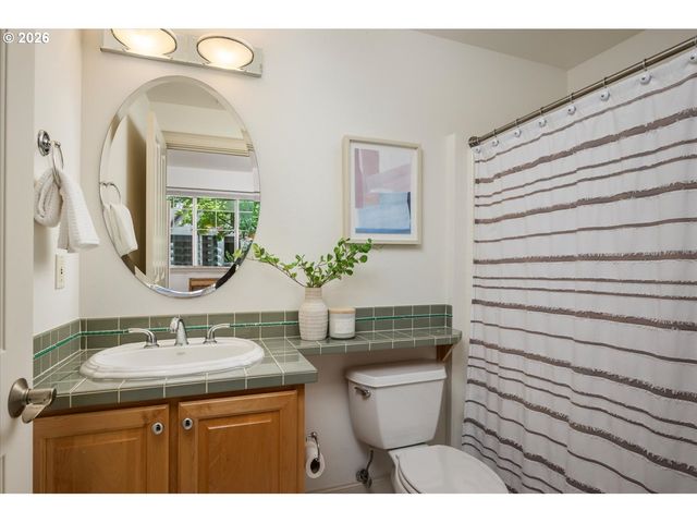 1526 Nw 24TH Ave, Portland, OR 97210