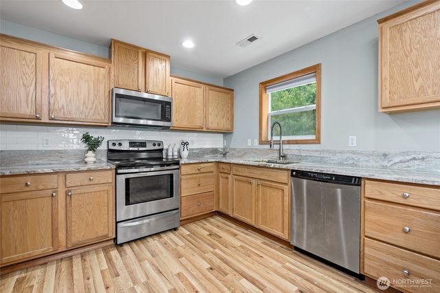 908 Daffodil Avenue NE, Orting, WA 98360