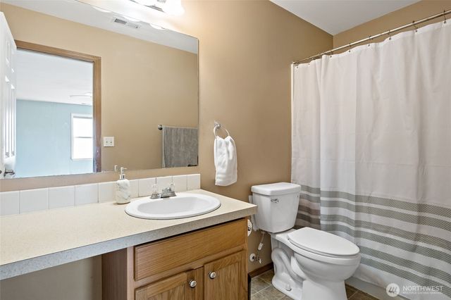 908 Daffodil Avenue NE, Orting, WA 98360