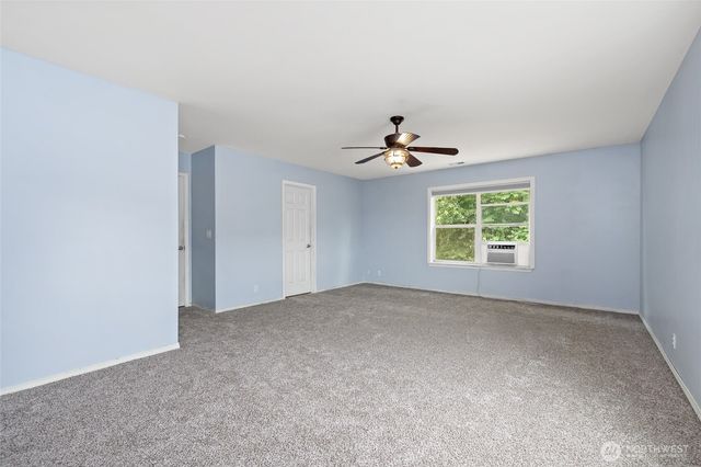 908 Daffodil Avenue NE, Orting, WA 98360