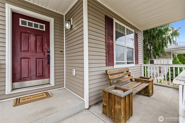 908 Daffodil Avenue NE, Orting, WA 98360