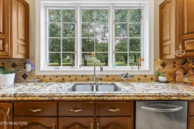 108 Deerfield Lane, Oak Ridge, TN 37830