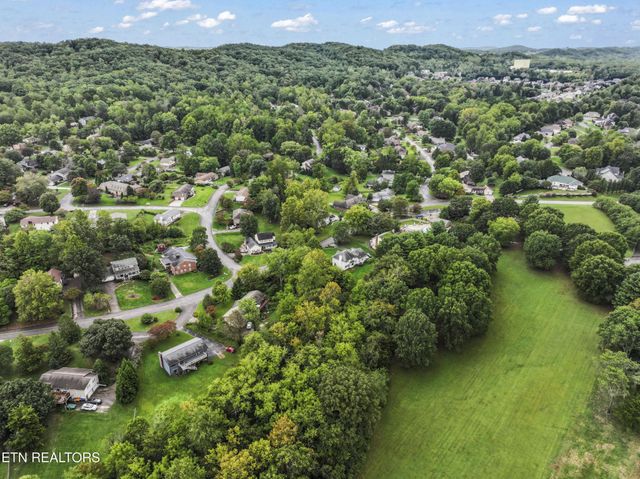 108 Deerfield Lane, Oak Ridge, TN 37830