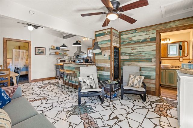 1607 S 11th St, Port Aransas, TX 78373