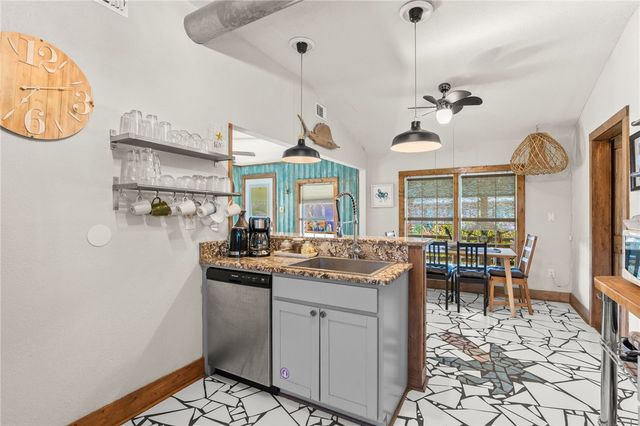 1607 S 11th St, Port Aransas, TX 78373