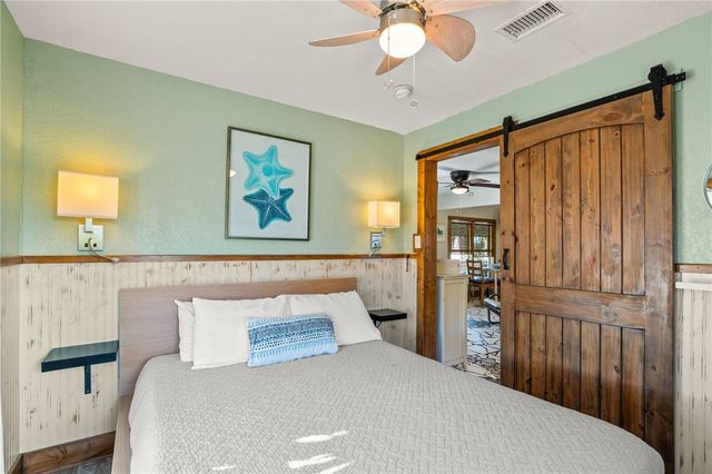 1607 S 11th St, Port Aransas, TX 78373