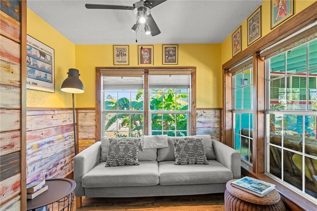 1607 S 11th St, Port Aransas, TX 78373