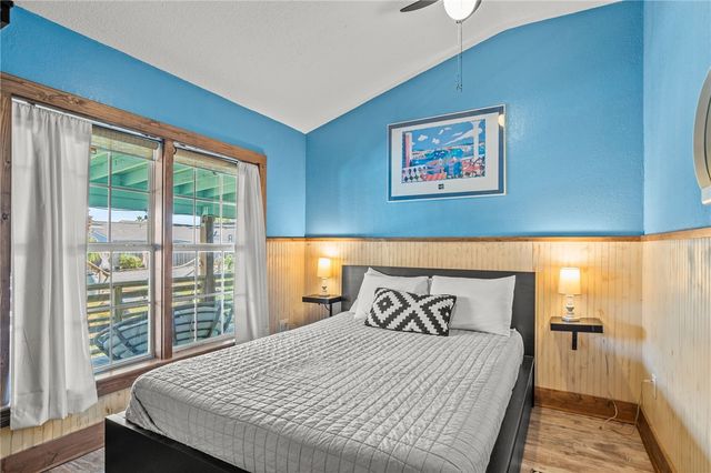1607 S 11th St, Port Aransas, TX 78373
