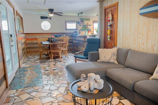 1607 S 11th St, Port Aransas, TX 78373