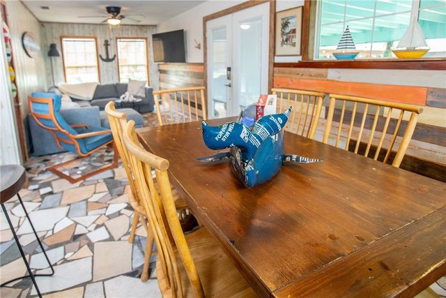 1607 S 11th St, Port Aransas, TX 78373