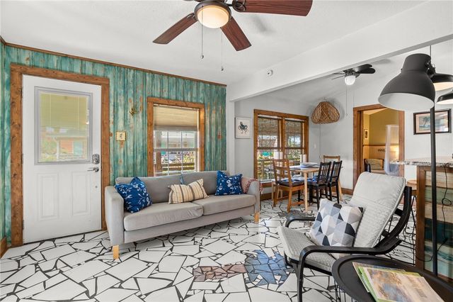 1607 S 11th St, Port Aransas, TX 78373
