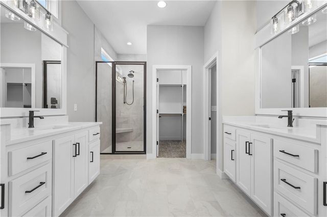 4830 NW Huonker Court, Riverside, MO 64150
