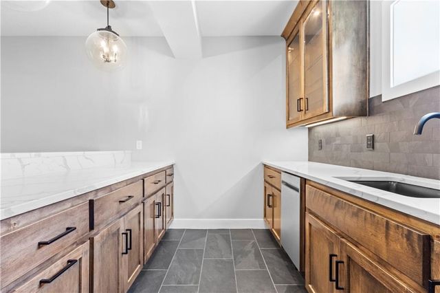 4830 NW Huonker Court, Riverside, MO 64150
