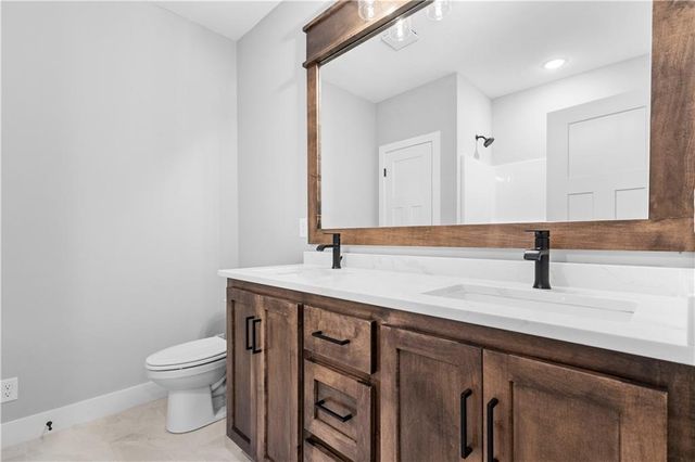 4830 NW Huonker Court, Riverside, MO 64150