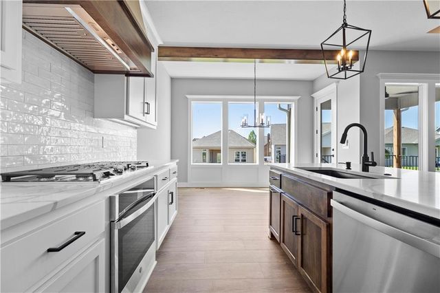 4830 NW Huonker Court, Riverside, MO 64150