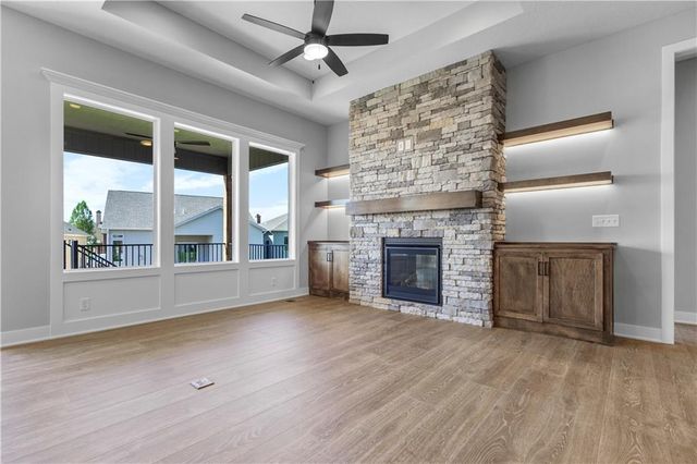 4830 NW Huonker Court, Riverside, MO 64150
