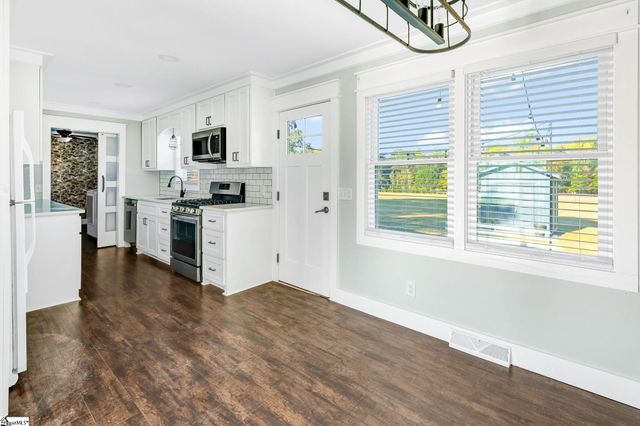 907 Highway 14, Simpsonville, SC 29681