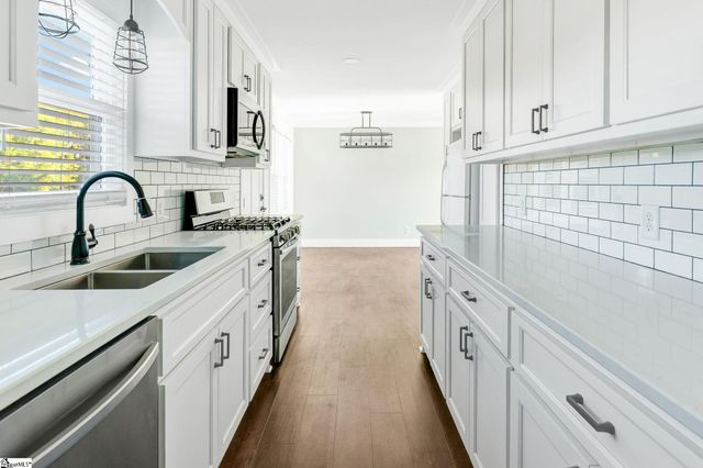 907 Highway 14, Simpsonville, SC 29681