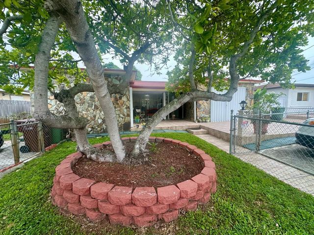 659 W 14th St, Hialeah, FL 33010
