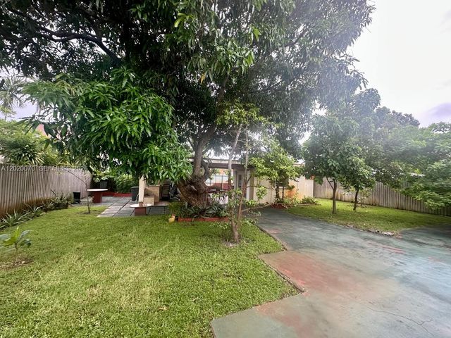659 W 14th St, Hialeah, FL 33010
