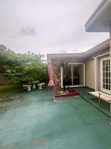659 W 14th St, Hialeah, FL 33010