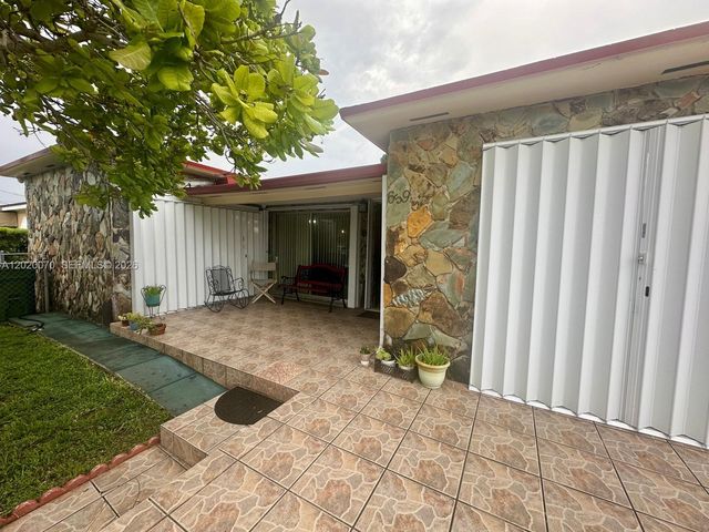 659 W 14th St, Hialeah, FL 33010