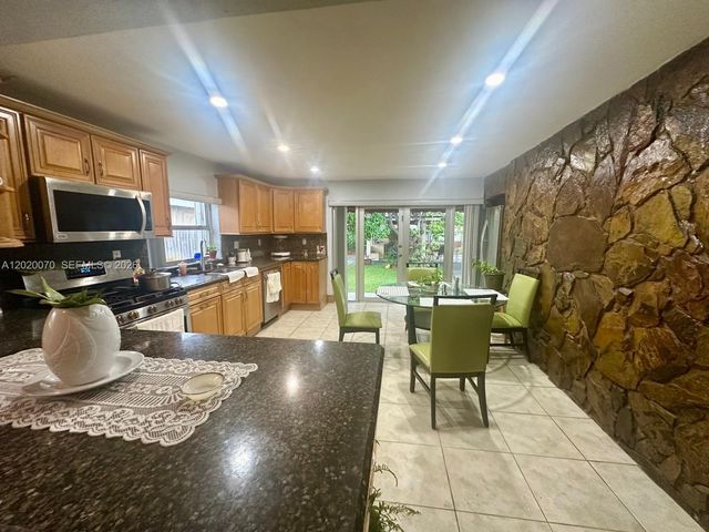 659 W 14th St, Hialeah, FL 33010