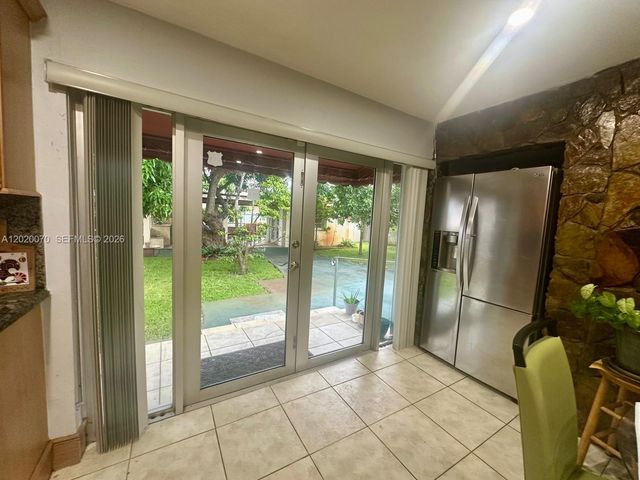659 W 14th St, Hialeah, FL 33010