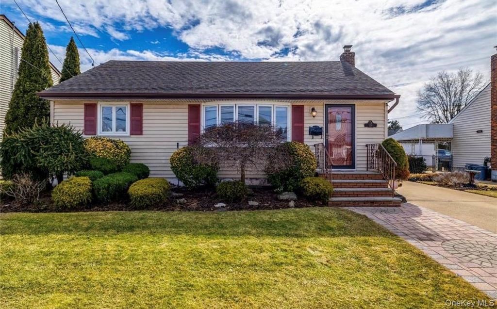 Nevada 159 Nevada St, Hicksville, NY 11801