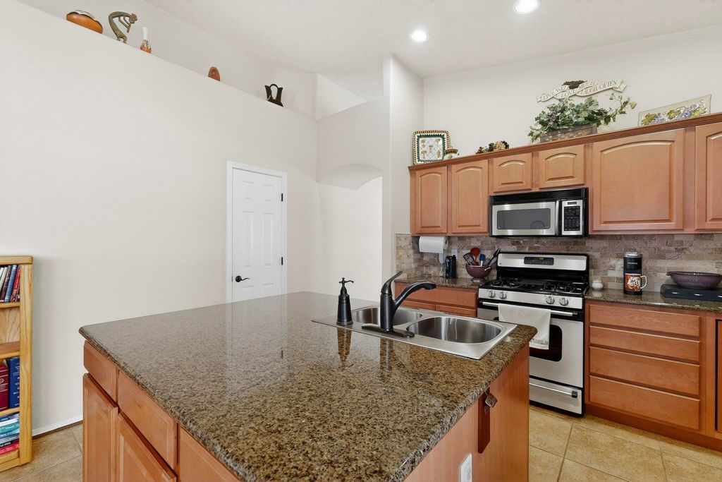 Image 10 of property listing at 7104 Boxwood Avenue NE, Albuquerque, NM 87113
