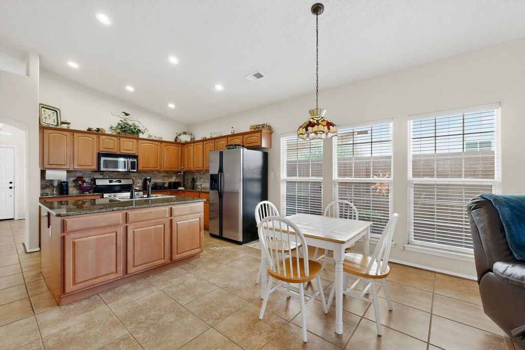 Image 11 of property listing at 7104 Boxwood Avenue NE, Albuquerque, NM 87113