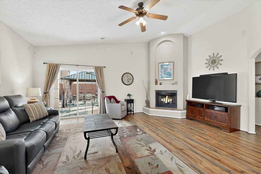 Image 12 of property listing at 7104 Boxwood Avenue NE, Albuquerque, NM 87113