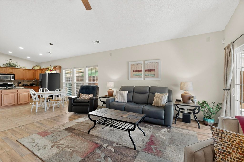 Image 14 of property listing at 7104 Boxwood Avenue NE, Albuquerque, NM 87113