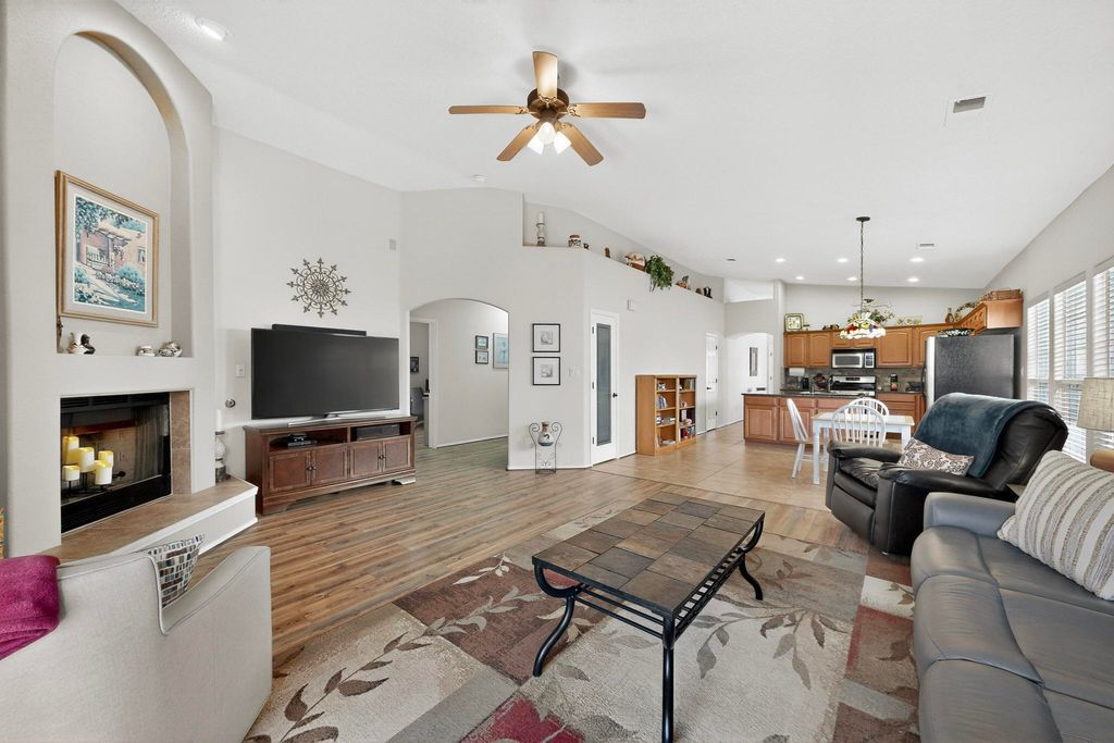 Image 15 of property listing at 7104 Boxwood Avenue NE, Albuquerque, NM 87113