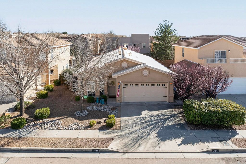 Image 3 of property listing at 7104 Boxwood Avenue NE, Albuquerque, NM 87113