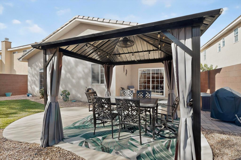 Image 30 of property listing at 7104 Boxwood Avenue NE, Albuquerque, NM 87113