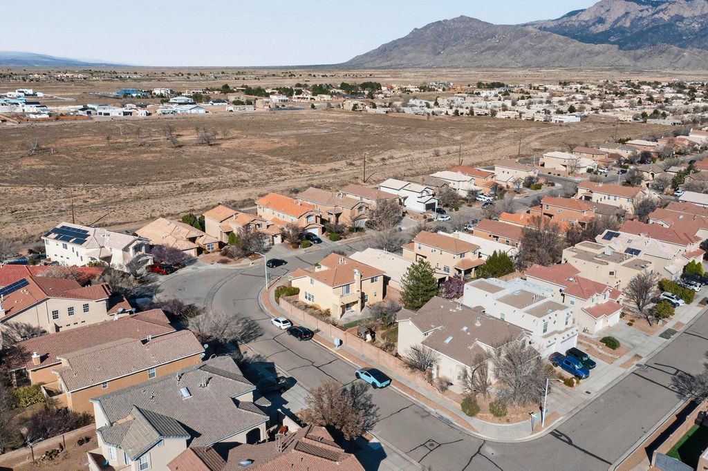 Image 34 of property listing at 7104 Boxwood Avenue NE, Albuquerque, NM 87113