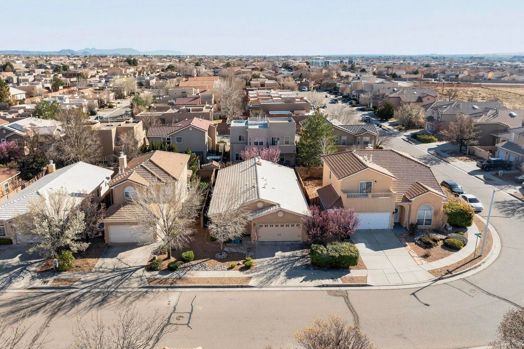 Image 35 of property listing at 7104 Boxwood Avenue NE, Albuquerque, NM 87113