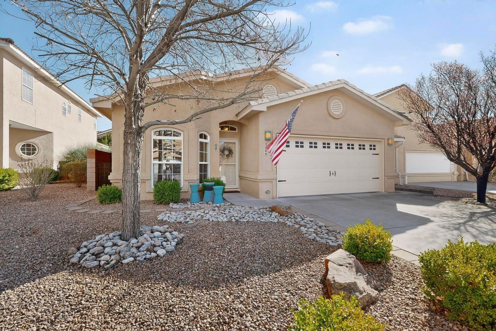 Image 4 of property listing at 7104 Boxwood Avenue NE, Albuquerque, NM 87113