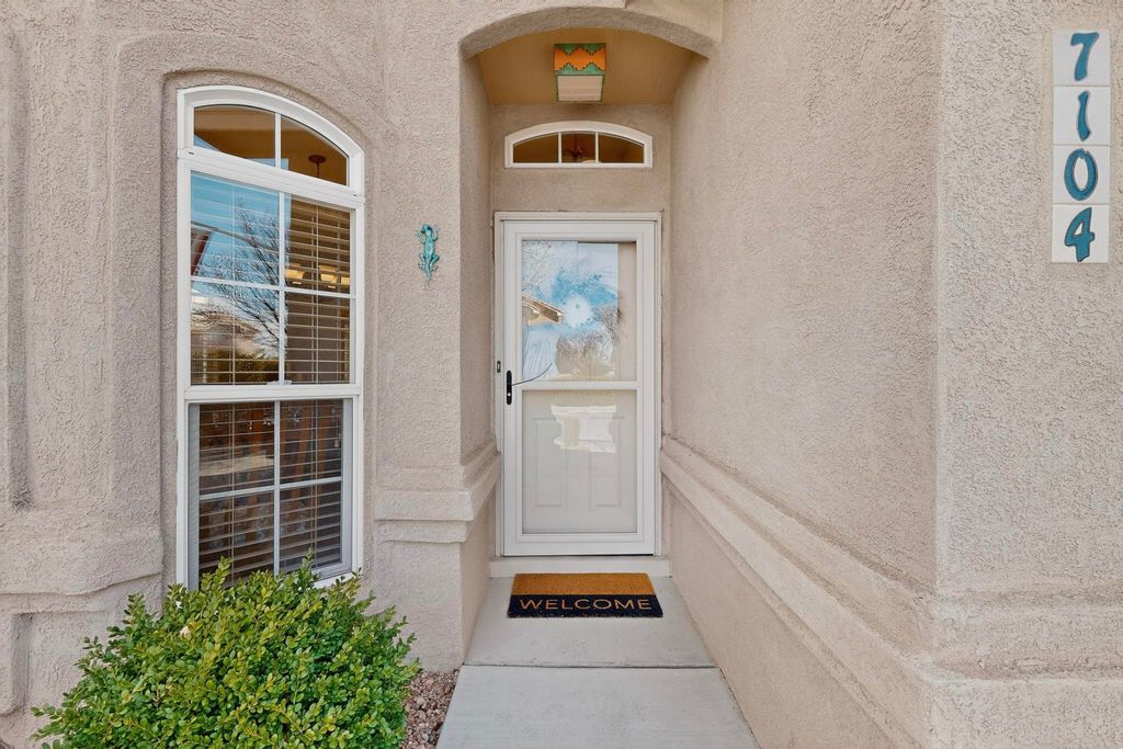 Image 5 of property listing at 7104 Boxwood Avenue NE, Albuquerque, NM 87113