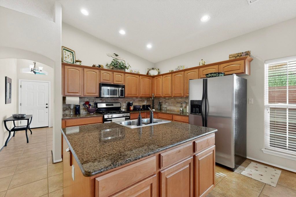 Image 8 of property listing at 7104 Boxwood Avenue NE, Albuquerque, NM 87113