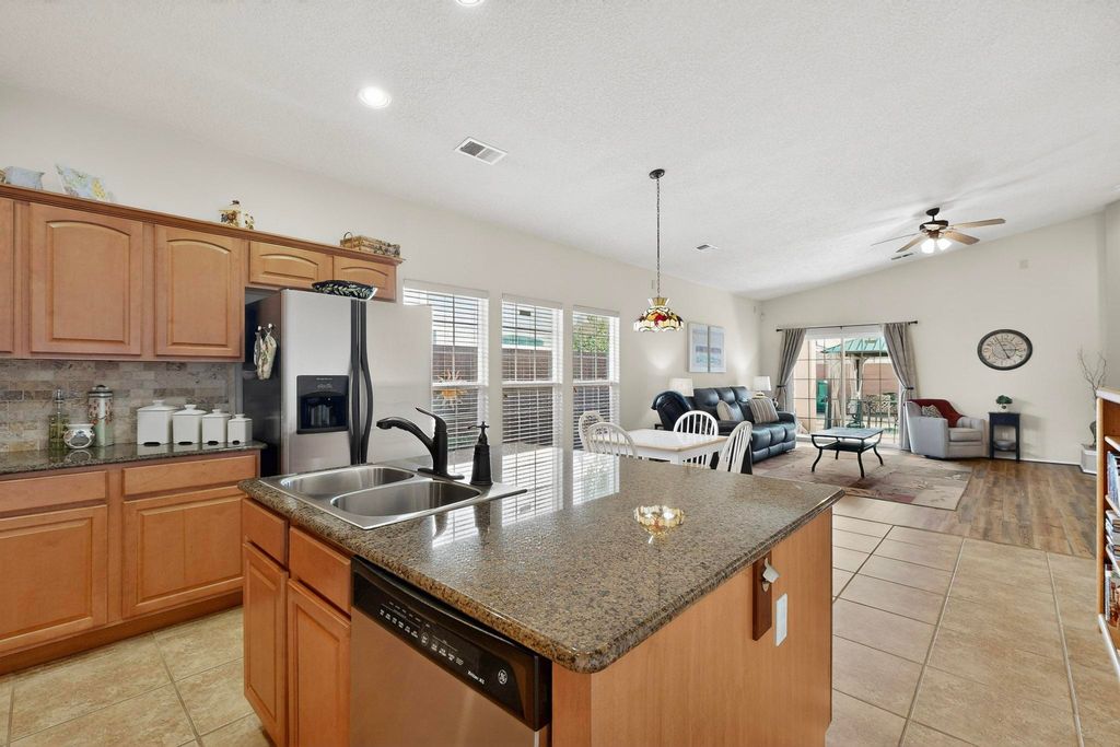 Image 9 of property listing at 7104 Boxwood Avenue NE, Albuquerque, NM 87113