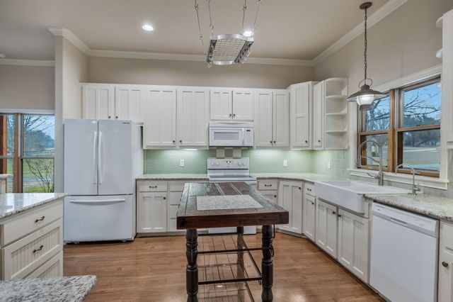 1714 Bent Tree Court, Granbury, TX 76049