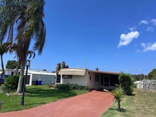 8379 SE Eagle Avenue, Hobe Sound, FL 33455