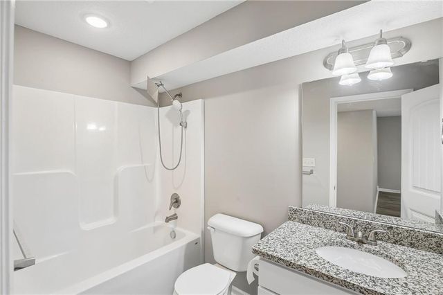 800 NW Pampas Street, Pleasant Hill, MO 64080