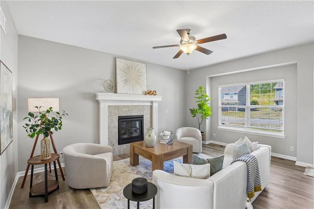 800 NW Pampas Street, Pleasant Hill, MO 64080