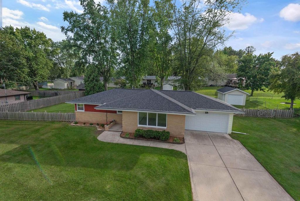 1607 CORMIER ROAD, Green Bay, WI 54313