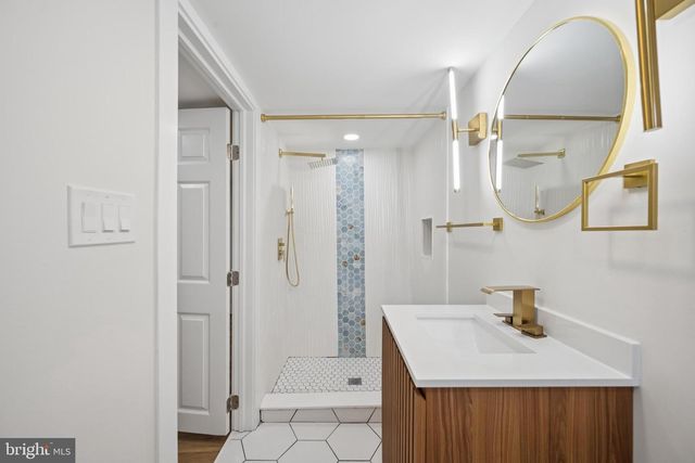 306 LYNDHURST ST, Baltimore, MD 21229