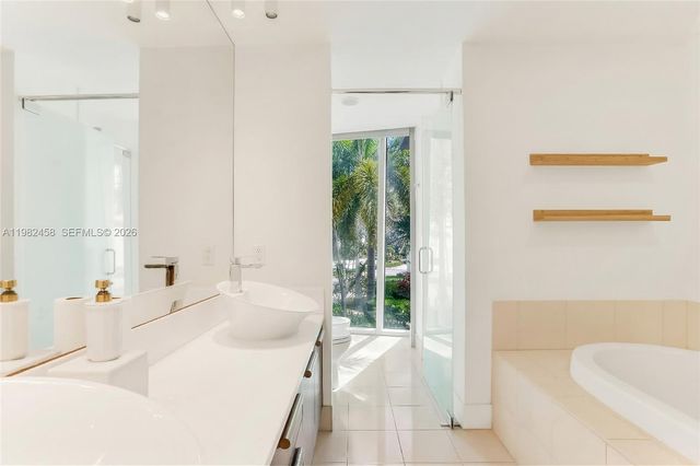 2950 NE 188th St 150, Aventura, FL 33180